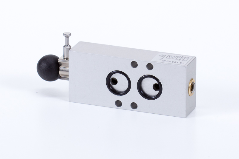 Manually actuated block- and vent valves