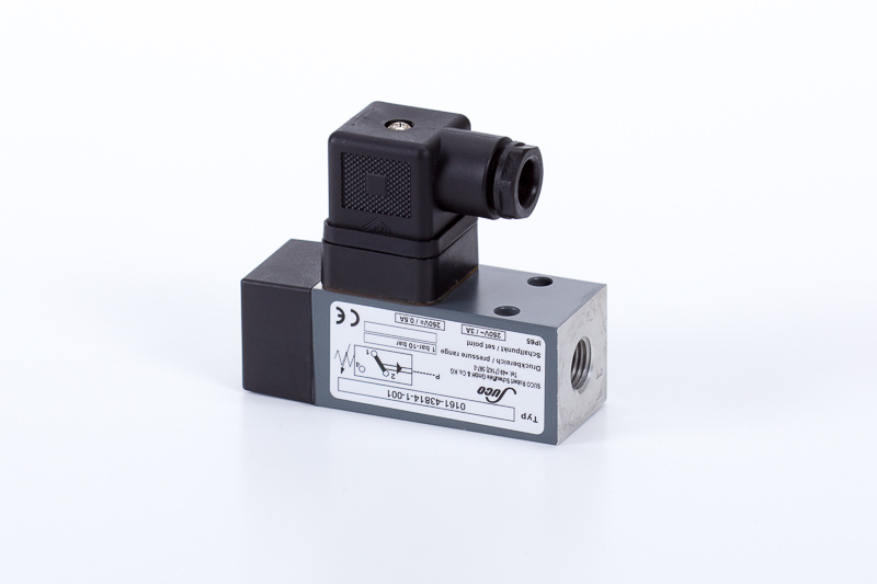 Female thread G 1/4", with connector